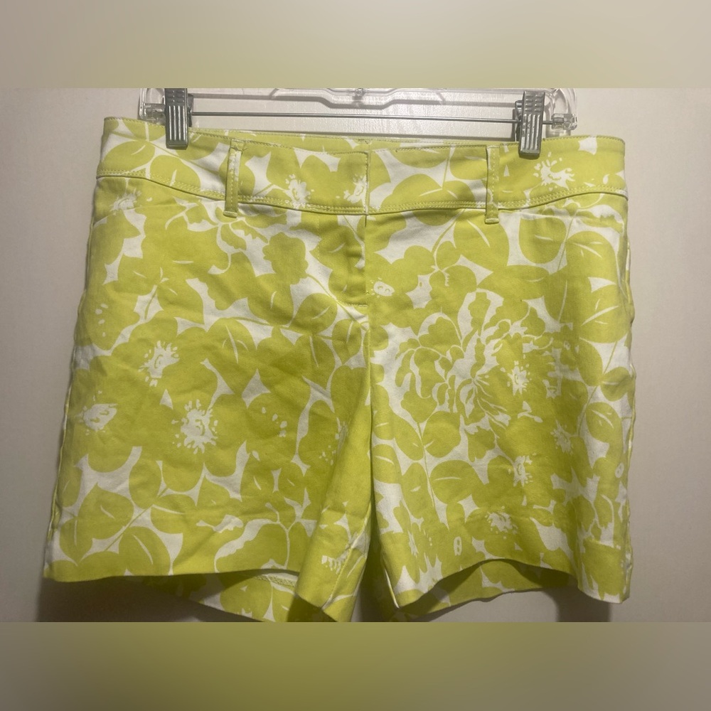 The Limited yellow/geeen and White Bermuda Shorts Vibrant Floral Pattern